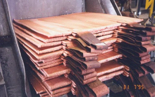 Stacked copper cathode sheets